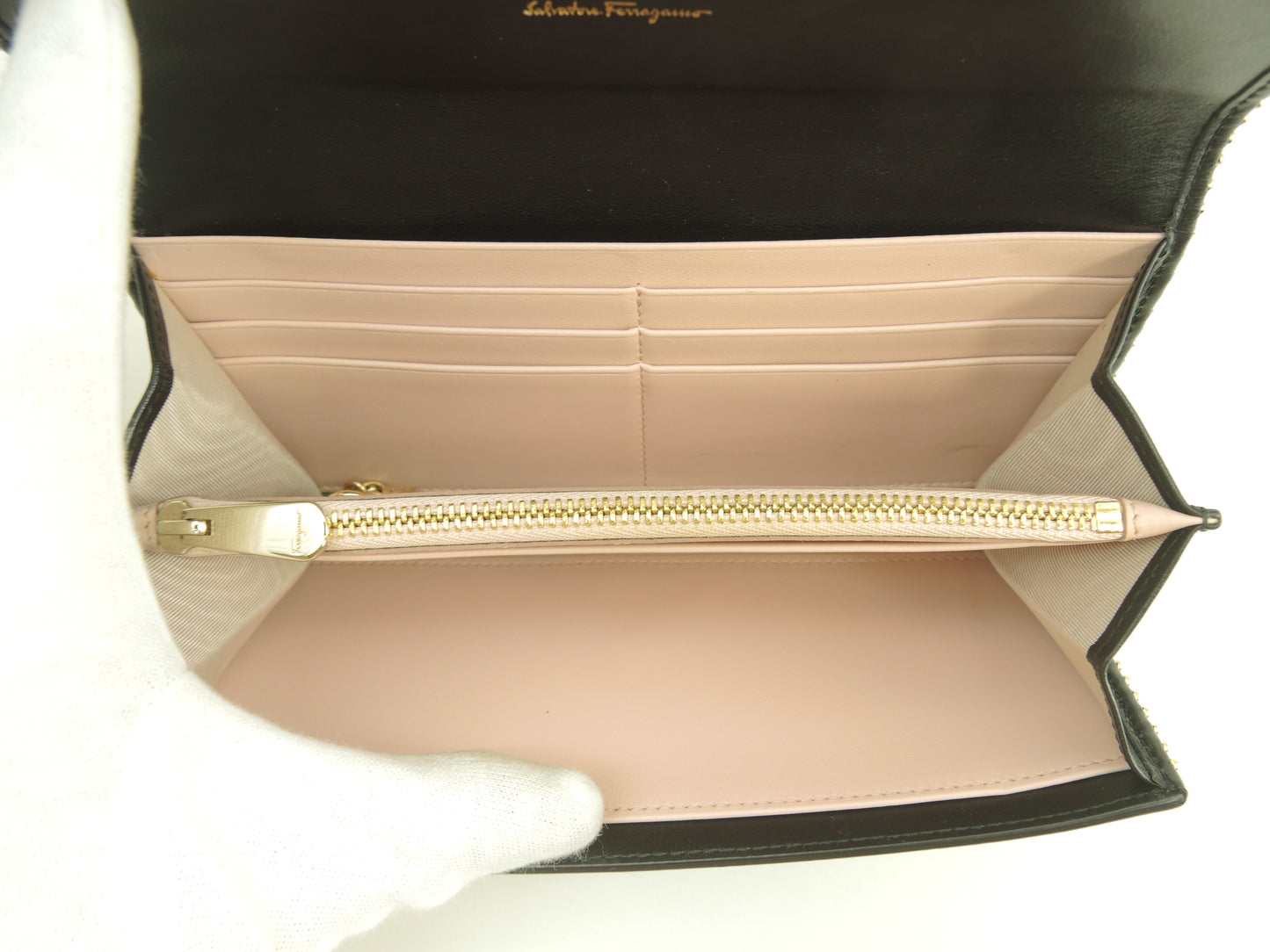 サルヴァトーレフェラガモ ロングウォレット ヴァラリボン レザー黒 2折長財布 美品@JP-22-D312