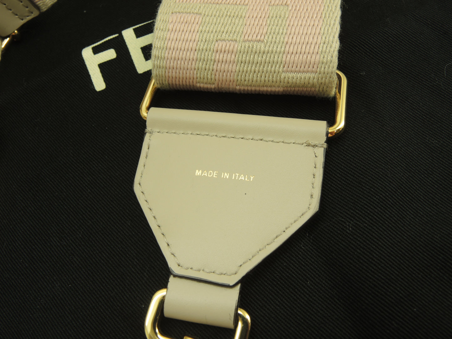 フェンディ ストラップユー FFモチーフ 灰ピンク ロングショルダーストラップ 斜め掛用 極美品@ 24