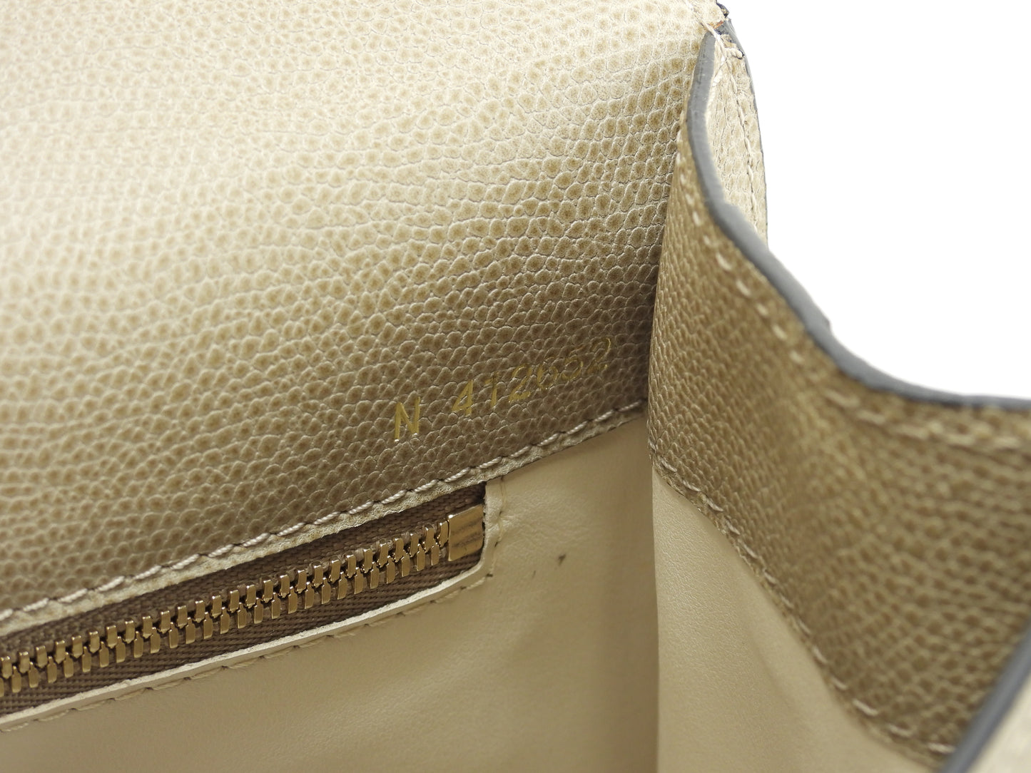 ヴァレクストラ イジィデ ミディアム 型押レザー灰 ストラップ付ハンドバッグ 美品@ 4