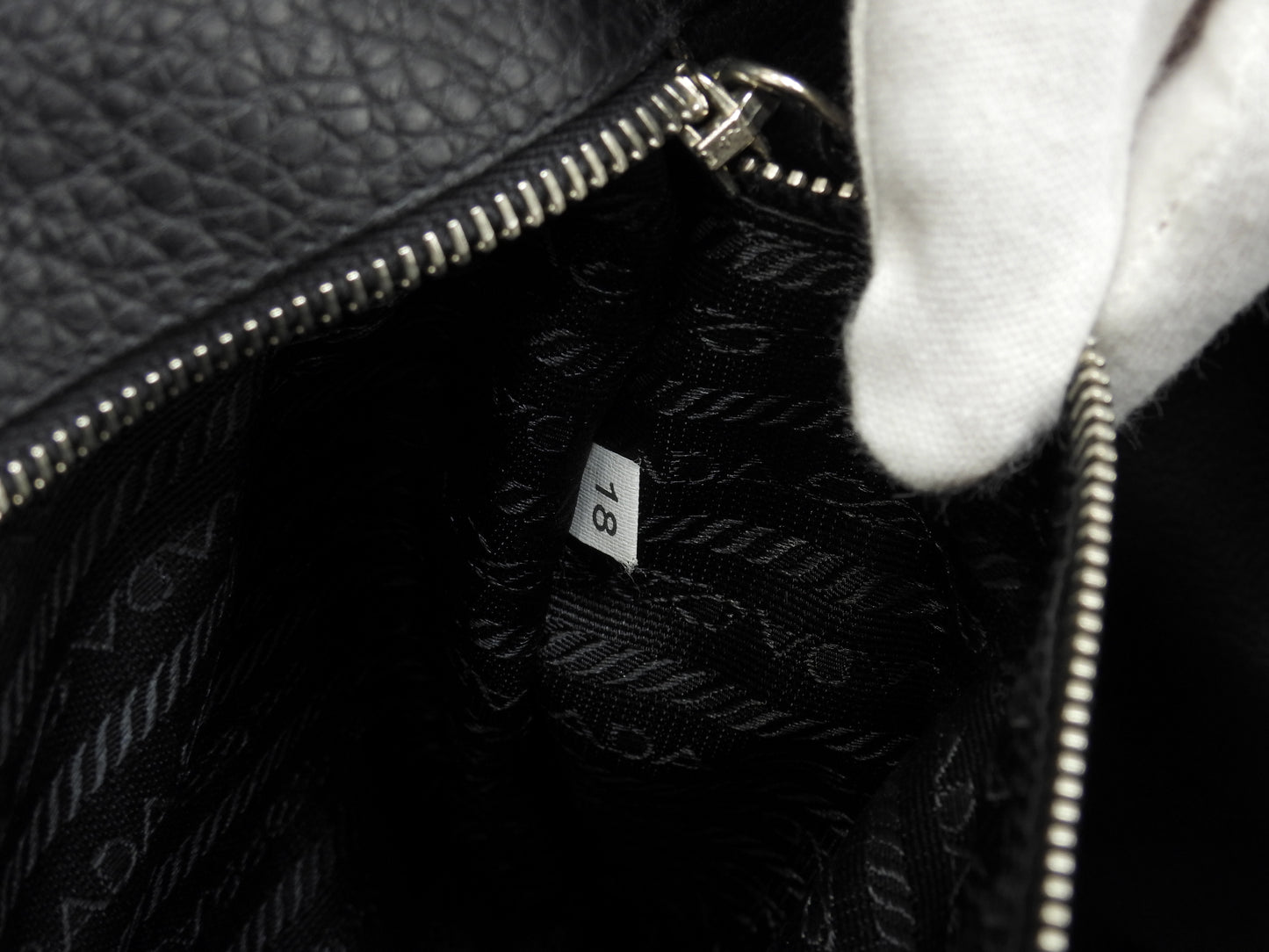 プラダ トートバッグ 三角プレート トリヨンレザー黒 メンズハンドバッグ大 美品@718