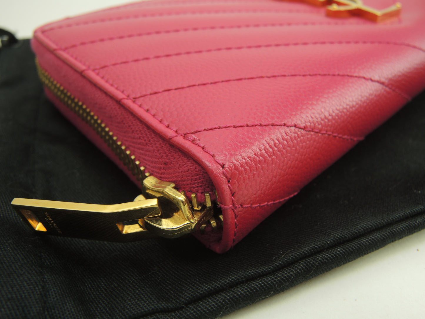 サンローラン ロングウォレット YSL レザー/ピンク ラウンドジップ長財布 ゴールド金具 新品同様@ 91
