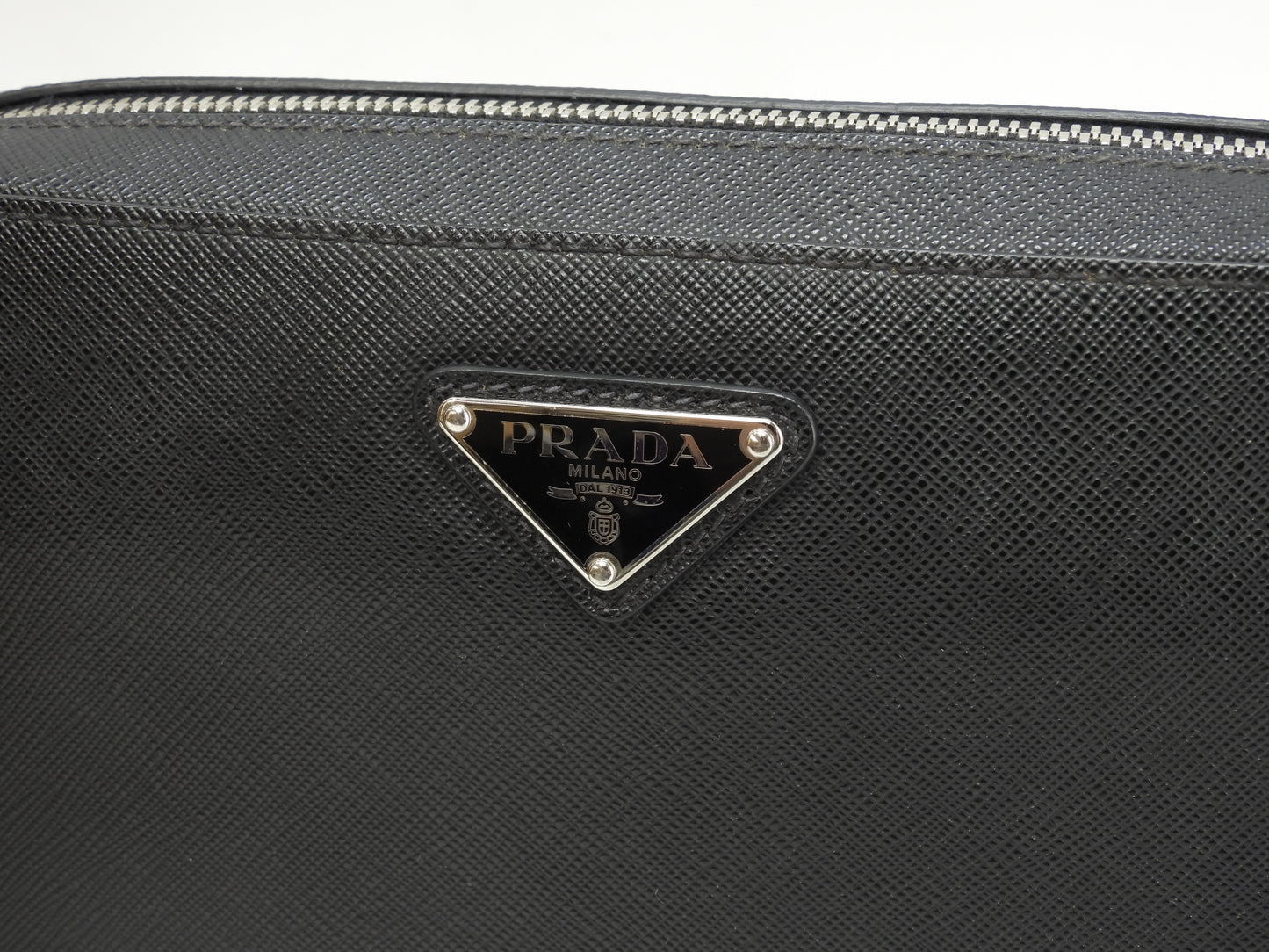 プラダ クラッチウォレットバッグ トリアングルロゴ サフィアーノレザー黒 財布@566