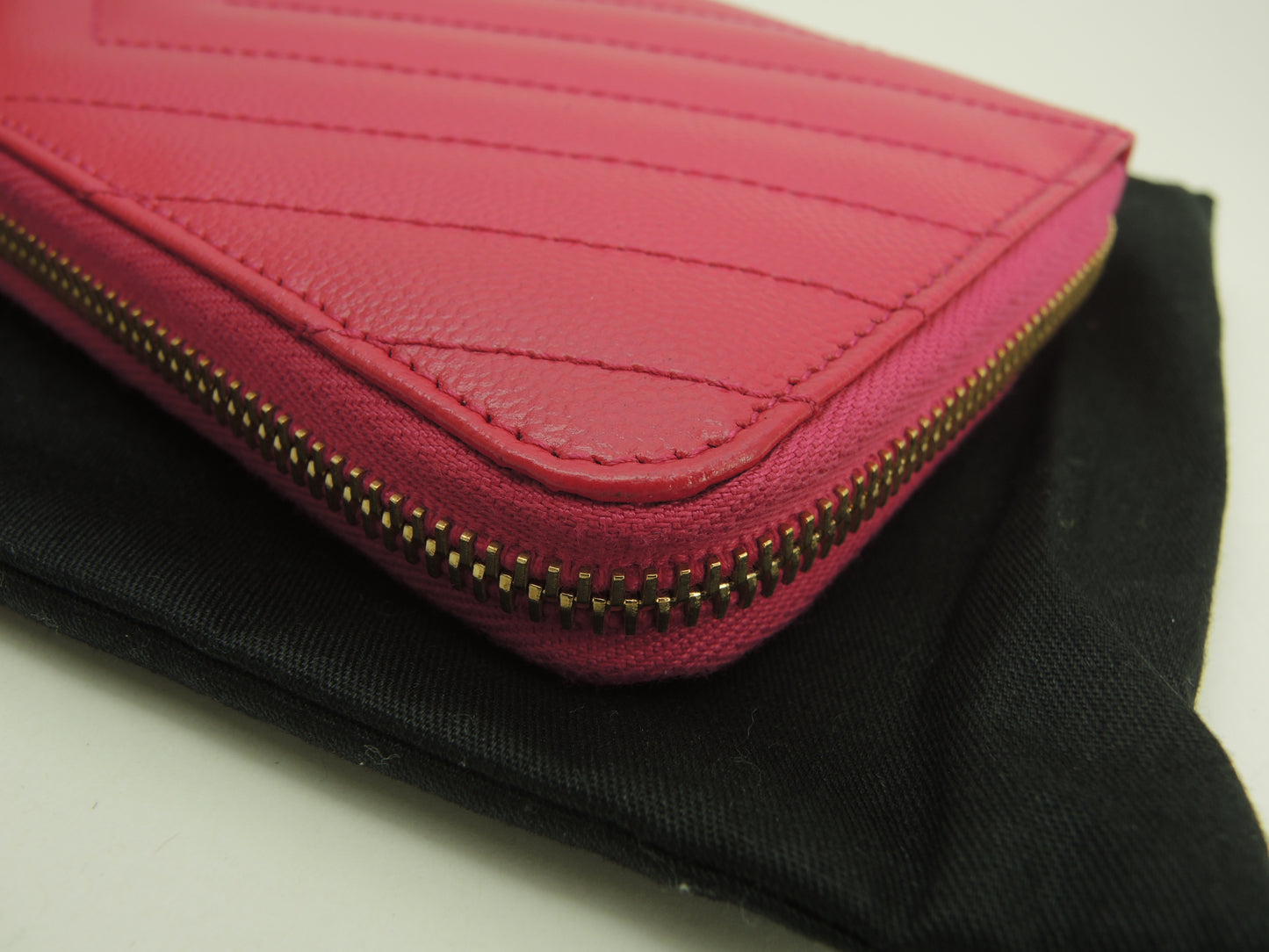 サンローラン ロングウォレット YSL レザー/ピンク ラウンドジップ長財布 ゴールド金具 新品同様@ 91