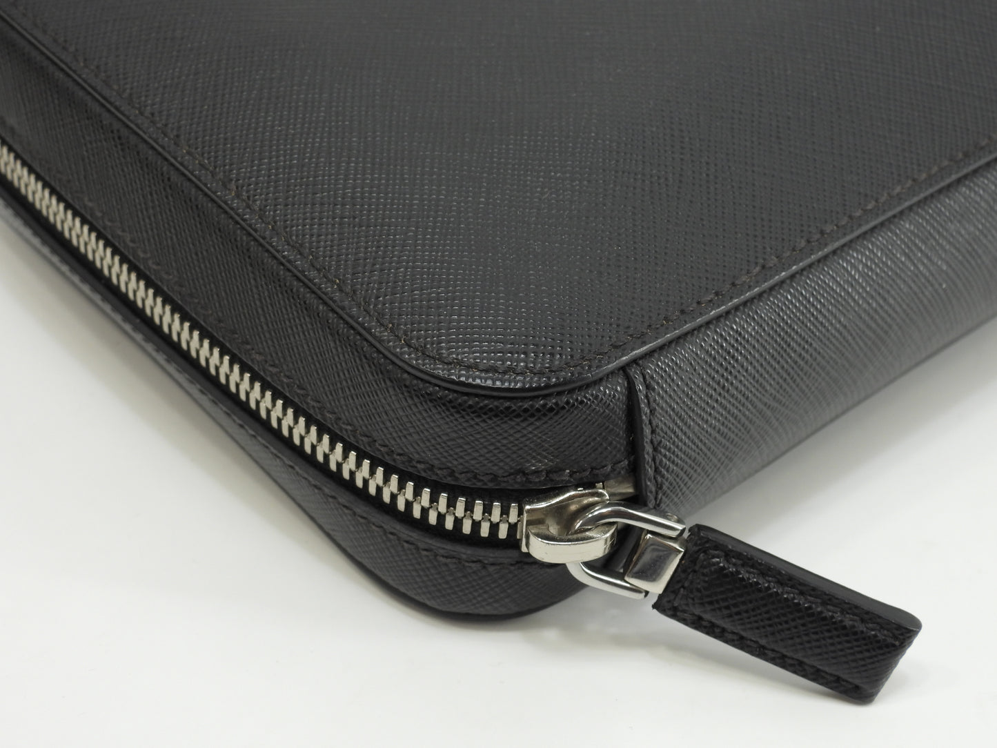 プラダ クラッチウォレットバッグ トリアングルロゴ サフィアーノレザー黒 財布@566