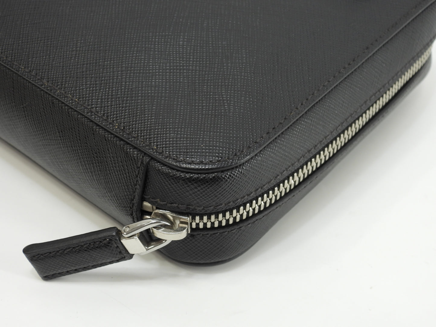 プラダ クラッチウォレットバッグ トリアングルロゴ サフィアーノレザー黒 財布@566