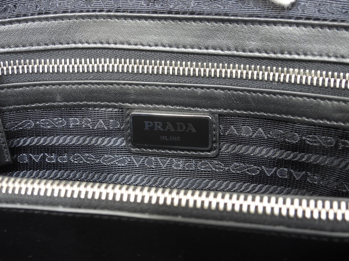 プラダ クラッチウォレットバッグ トリアングルロゴ サフィアーノレザー黒 財布@566