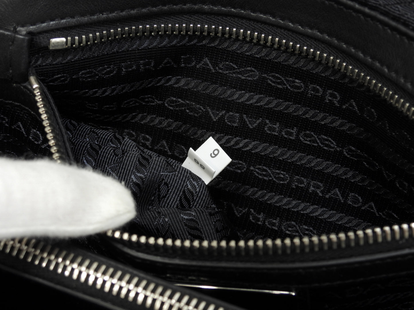 プラダ クラッチウォレットバッグ トリアングルロゴ サフィアーノレザー黒 財布@566