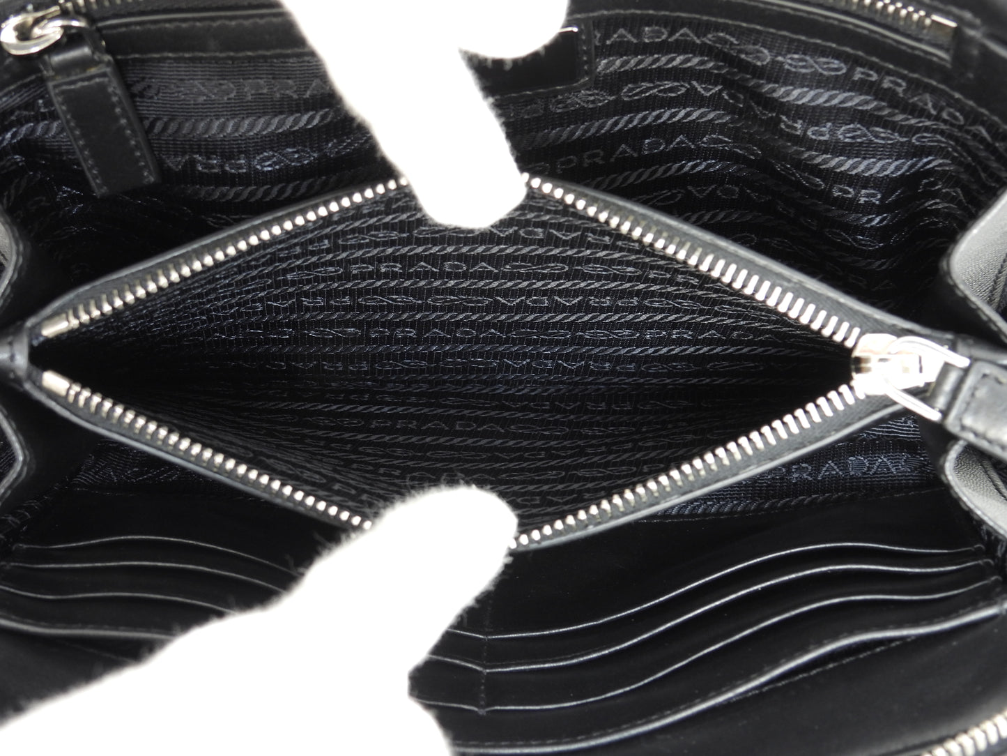 プラダ クラッチウォレットバッグ トリアングルロゴ サフィアーノレザー黒 財布@566