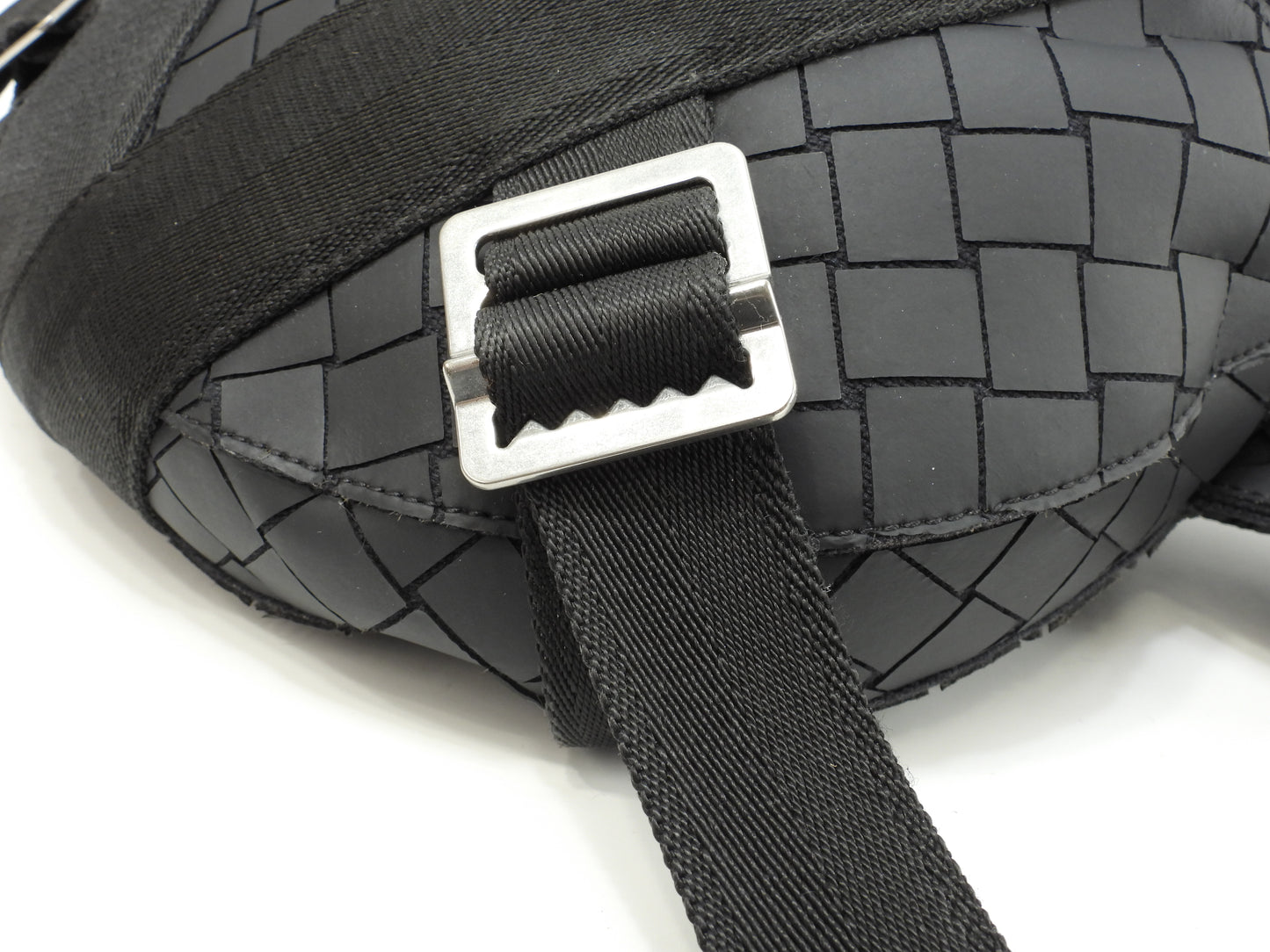 ボッテガヴェネタ ボディバッグ イントレチャート ラバー/ナイロン黒 バムバッグ 美品@P01951463W