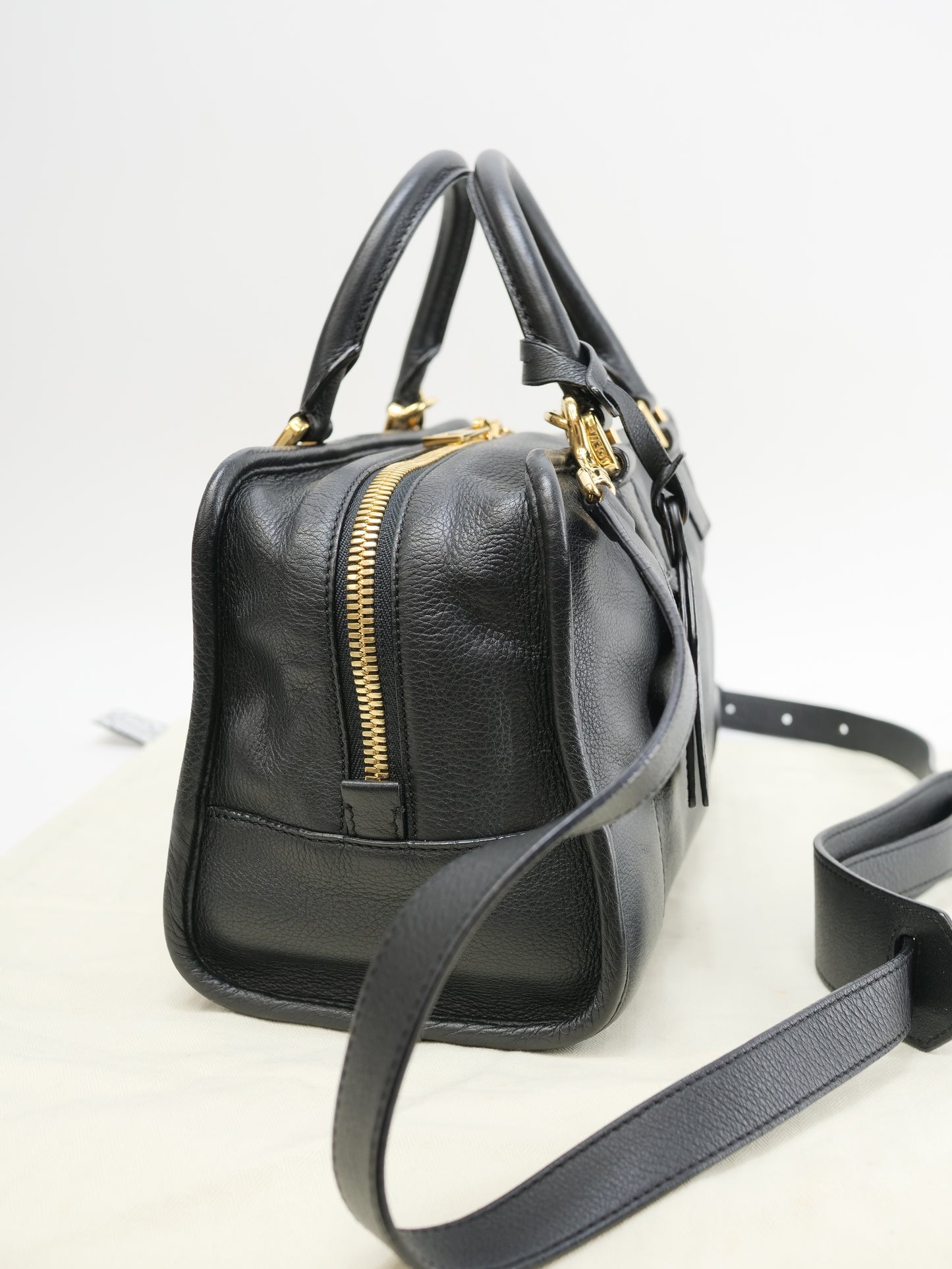 ロエベ アマソナ28 ストラップ付 レザー黒 ハンドバッグ ゴールド金具 アナグラム@471512
