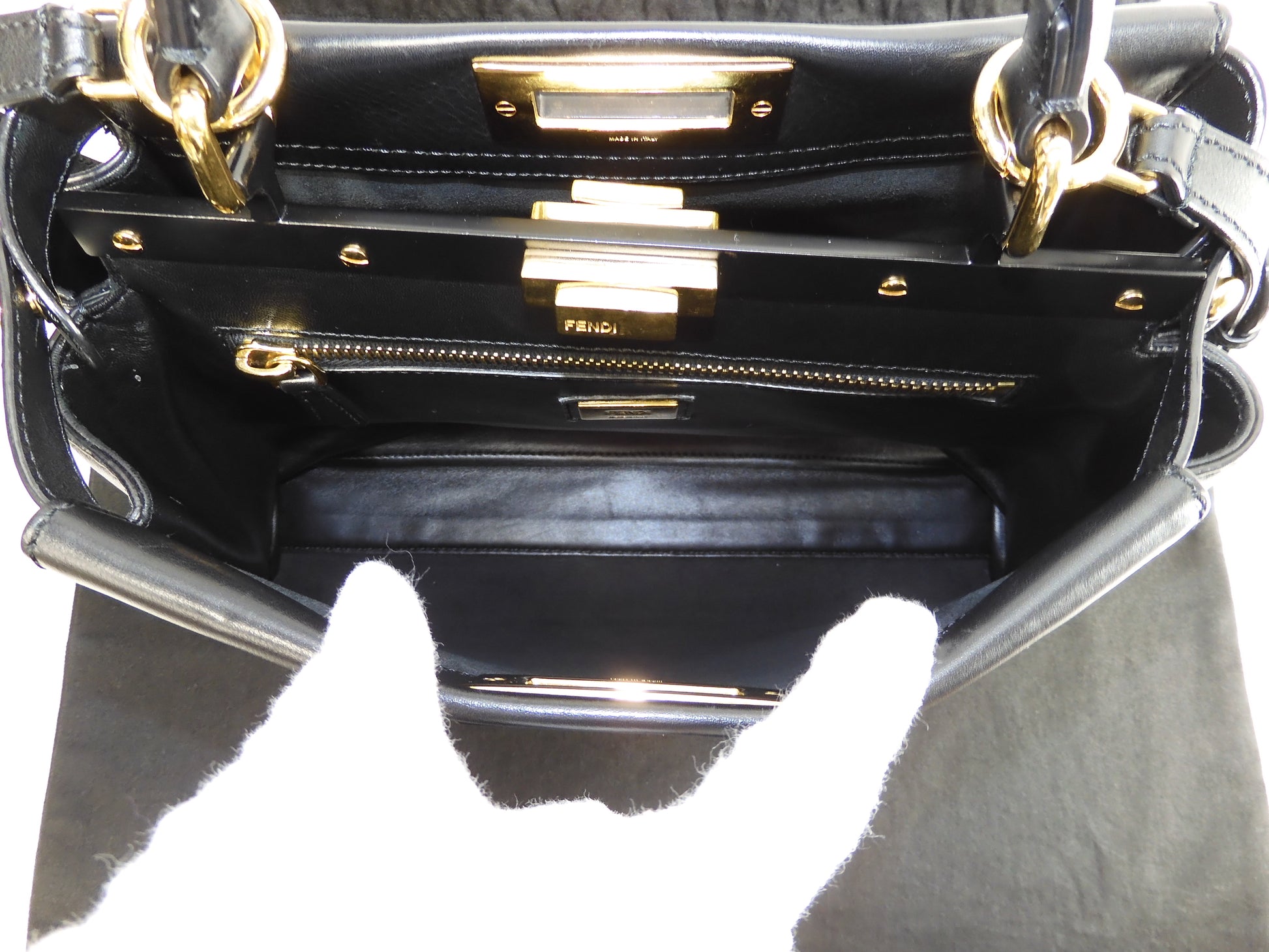 フェンディ ピーカブー レギュラー レザー黒 ストラップ付ハンドバッグ  