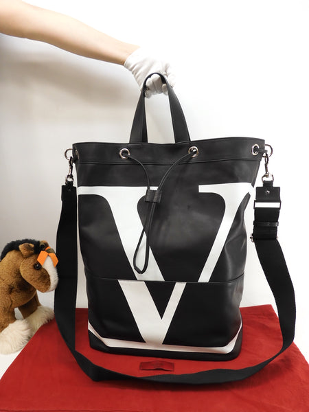 Valentino men's tote bag VLTN leather black handbag with s very good condition @ 10