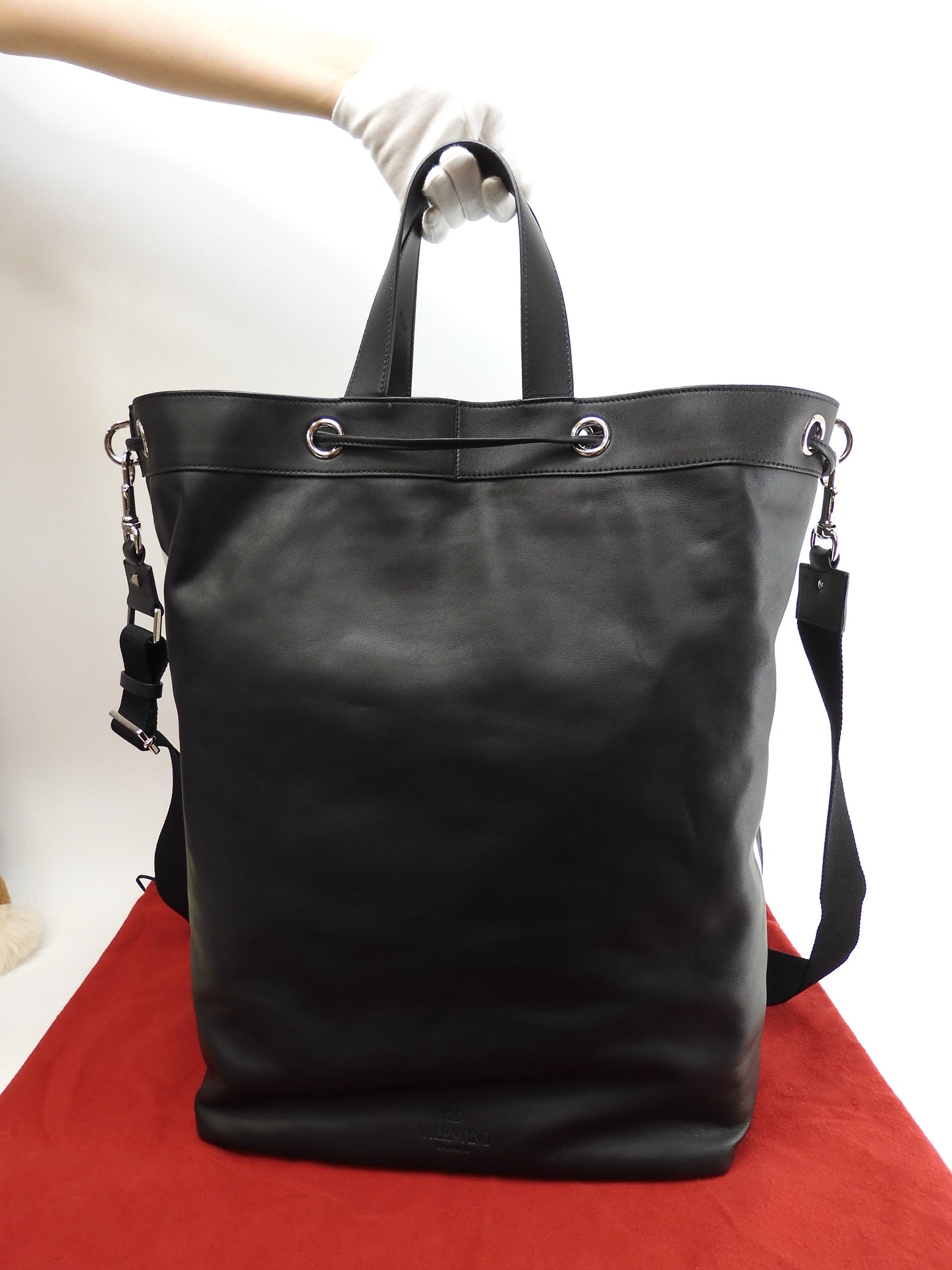 Valentino men's tote bag VLTN leather black handbag with s very good condition @ 10
