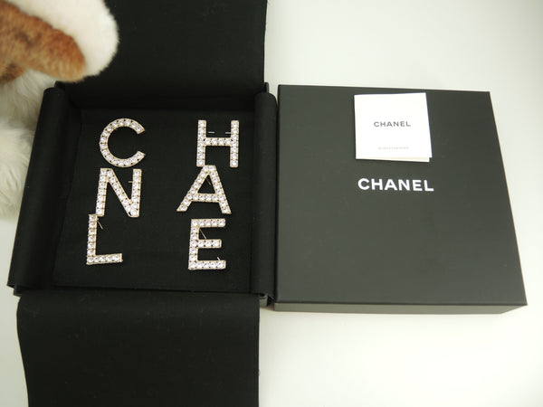 CHANEL Brooch CHANEL Logo Gold Rhinestone Bag Charm @ 1 –