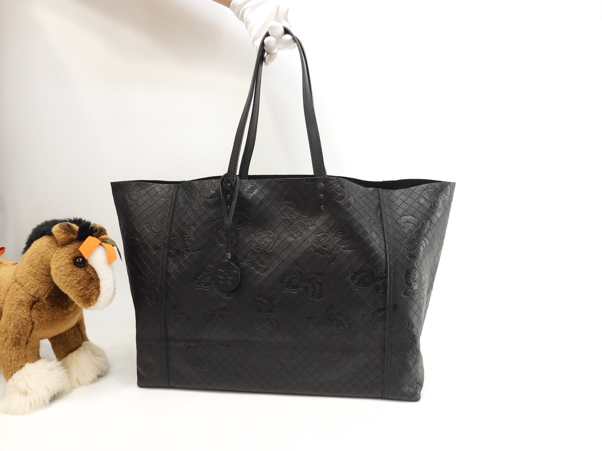 ボッテガヴェネタ トートバッグ イントレッチオ 蝶レザー黒 ショルダー  